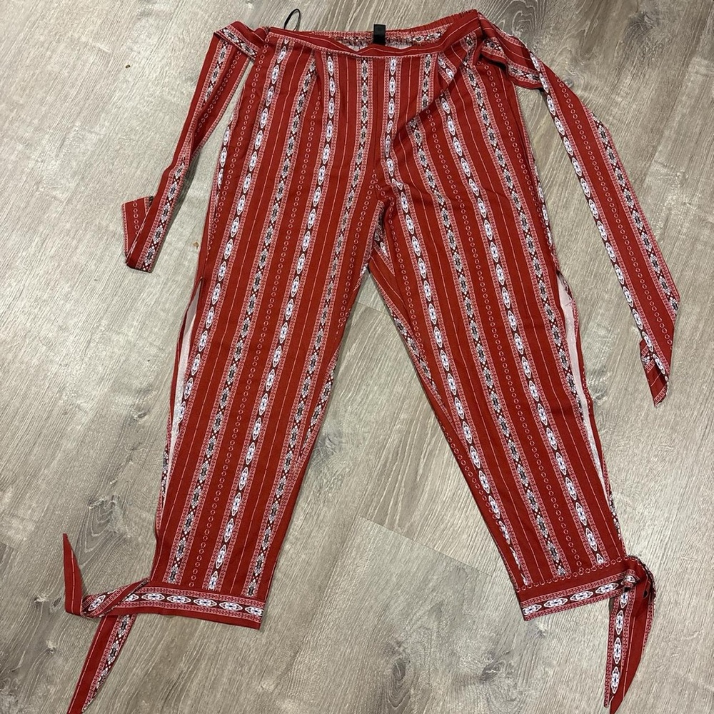 SHEIN Red Patterned Ankle Pants